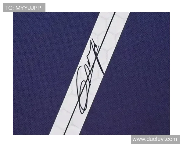 超值足球明星亲笔签名球衣限量发售机会不容错过