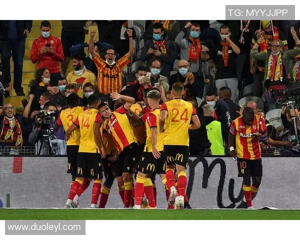 法国蹲足球明星盘点及其在国际赛场上的辉煌成就分析