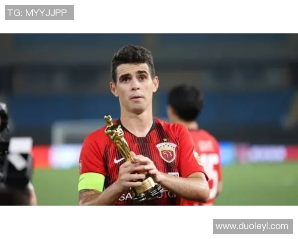 足球明星因膝关节脱位缺席比赛球迷心痛期待其早日复出