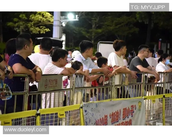 足球明星庆祝兔年佳节高清图片展现运动激情与节日氛围 足球明星庆祝兔年佳节高清图片展现运动激情与节日氛围