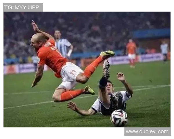 骑摩托上班的足球明星如何平衡职业与生活的精彩故事