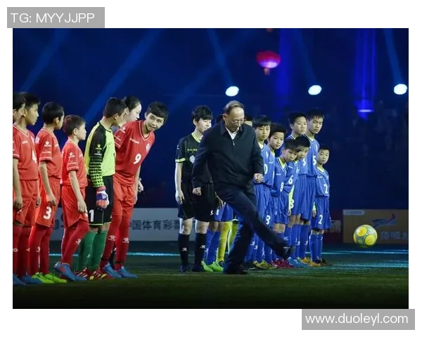 足球明星蜡像展览揭幕见证传奇球员的风采与荣耀